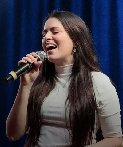 ALINE ABDO CANTA BTS